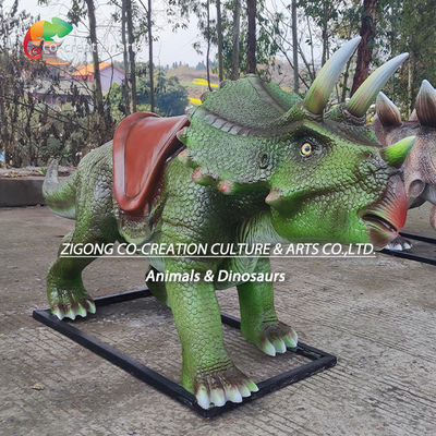 Διαδραστική οδήγηση Triceratops από γυαλί ίνες: φιλικό προς τα παιδιά γλυπτό δεινόσαυρου για θεματικά πάρκα και εκθέσεις